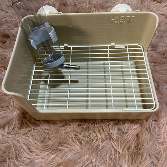 Small pets litter box and water bottle. - Picture 3 of 7